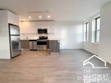 Main picture of W Winona St