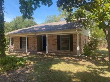 Main picture of 423 Shady Brook Pl