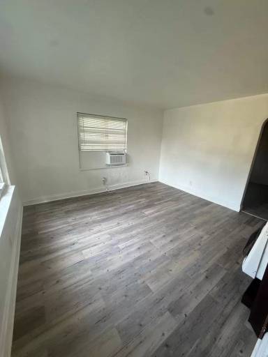 Main picture of 210 10th Ave