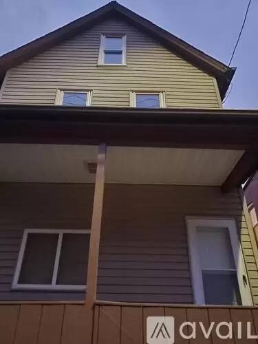 Main picture of 548 Railroad St