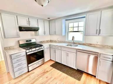 Main picture of 62 Pond St