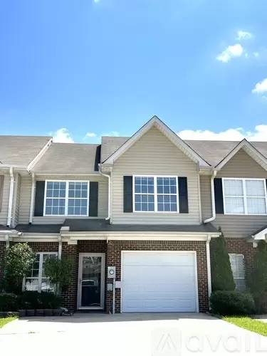 Main picture of 2025 Queens Ct