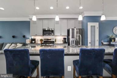 Main picture of 8136 Honey Bee Way