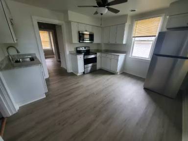 Main picture of 405 Blaine Ave