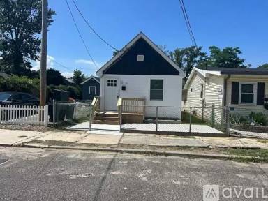 Main picture of 211 Center Ave
