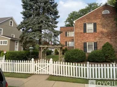 Main picture of 10410 Fawcett St