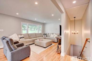 Main picture of 1301 Glenoaks Dr