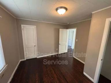 Main picture of 290 Howman Ave