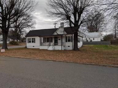 Main picture of 201 S Pink St