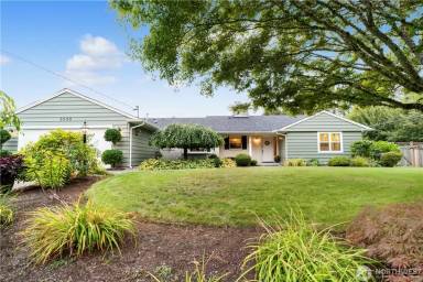 Main picture of 3505 Holiday Dr SE