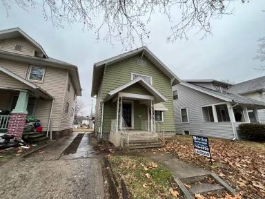 Main picture of 2111 Thompson Ave