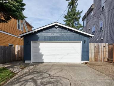Main picture of 3523 SE Yamhill St