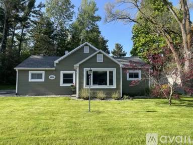 Main picture of 606 W 2nd St