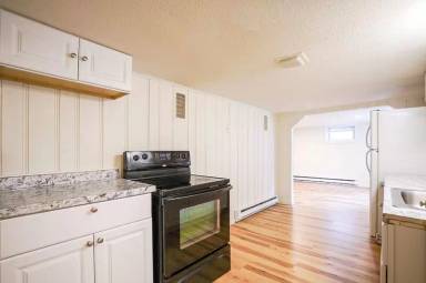 Main picture of 2385 Westfield St