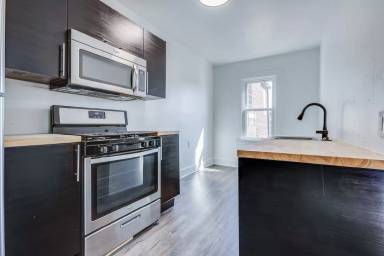 Main picture of 826 E Warrington Ave