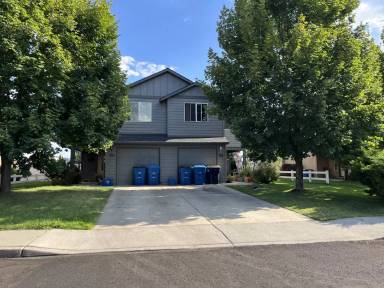 Main picture of 752 NE Larch Ave