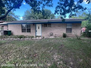 Main picture of 330 Parkside Dr