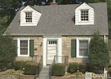 Main picture of 921 Ardmore Dr