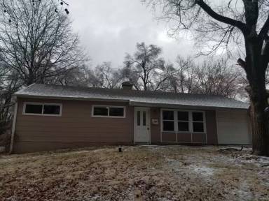 Main picture of 7407 E 112th St