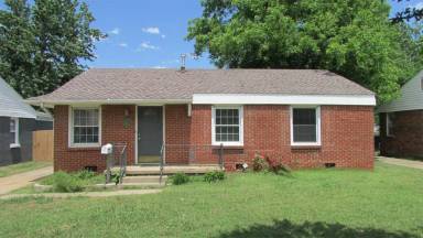 Main picture of 225 E Myrtle Ln