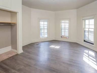 Main picture of 935 W Lovell St