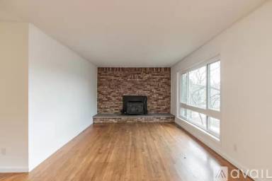 Main picture of 1737 E 5th St