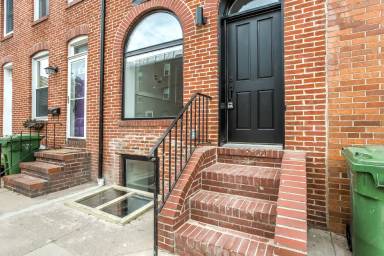 Main picture of 11 W Barney St