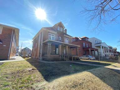 Main picture of 141 E 12th Ave