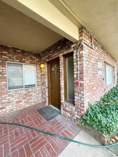 Main picture of 2441 Old Eureka Way