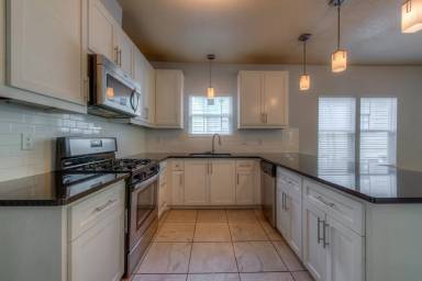 Main picture of 2810 Pearl St