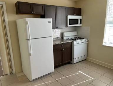 Main picture of 2711 N Kenmore Ave