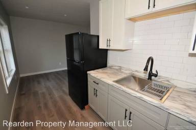 Main picture of 7926 Lorain Ave