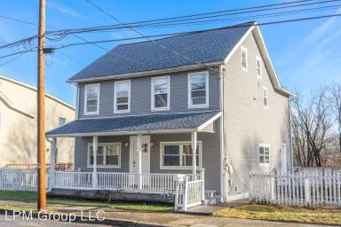 Main picture of 241 S Front St