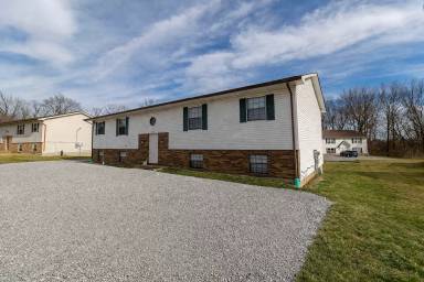 Main picture of 420 NE Park Ln