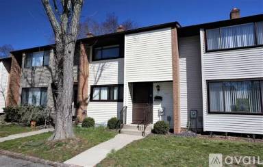 Main picture of 810 Twin Rivers Dr N