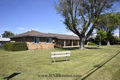 Main picture of 2101 Bell Ave