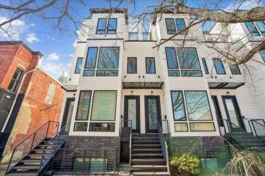 Main picture of 810 13th St NE