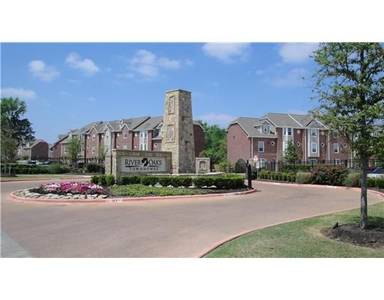 Main picture of River Oaks Townhomes