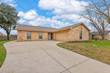 Main picture of 2909 Lake Park Dr