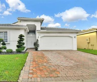 Main picture of 13236 SW 52nd St