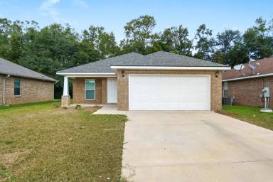 Main picture of 16137 Alabama Ave