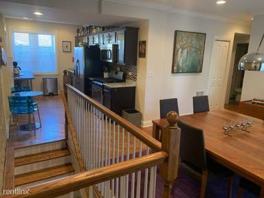 Main picture of 3149 N Drake Ave