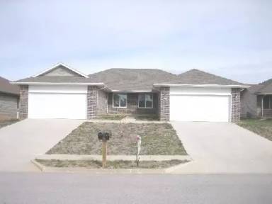 Main picture of 2425 W Deerfield St