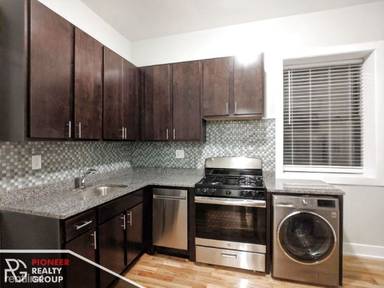 Main picture of 641 W Oakdale Ave