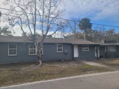 Main picture of 1320 S Oleander Ave