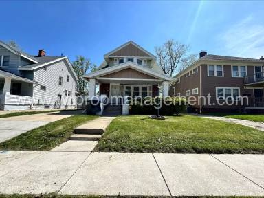 Main picture of 1716 Parkdale Ave