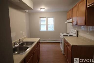 Main picture of 1642 W Morse Ave