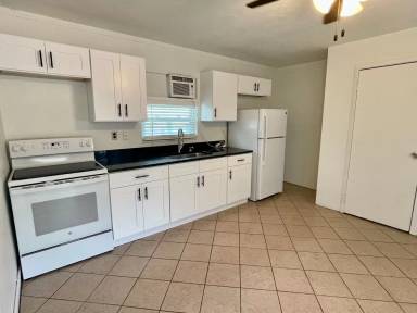 Main picture of 216 Orangeview Ln