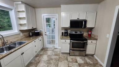 Main picture of 411 Brimblecom Rd