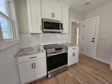 Main picture of 2818 Vaulx Ln